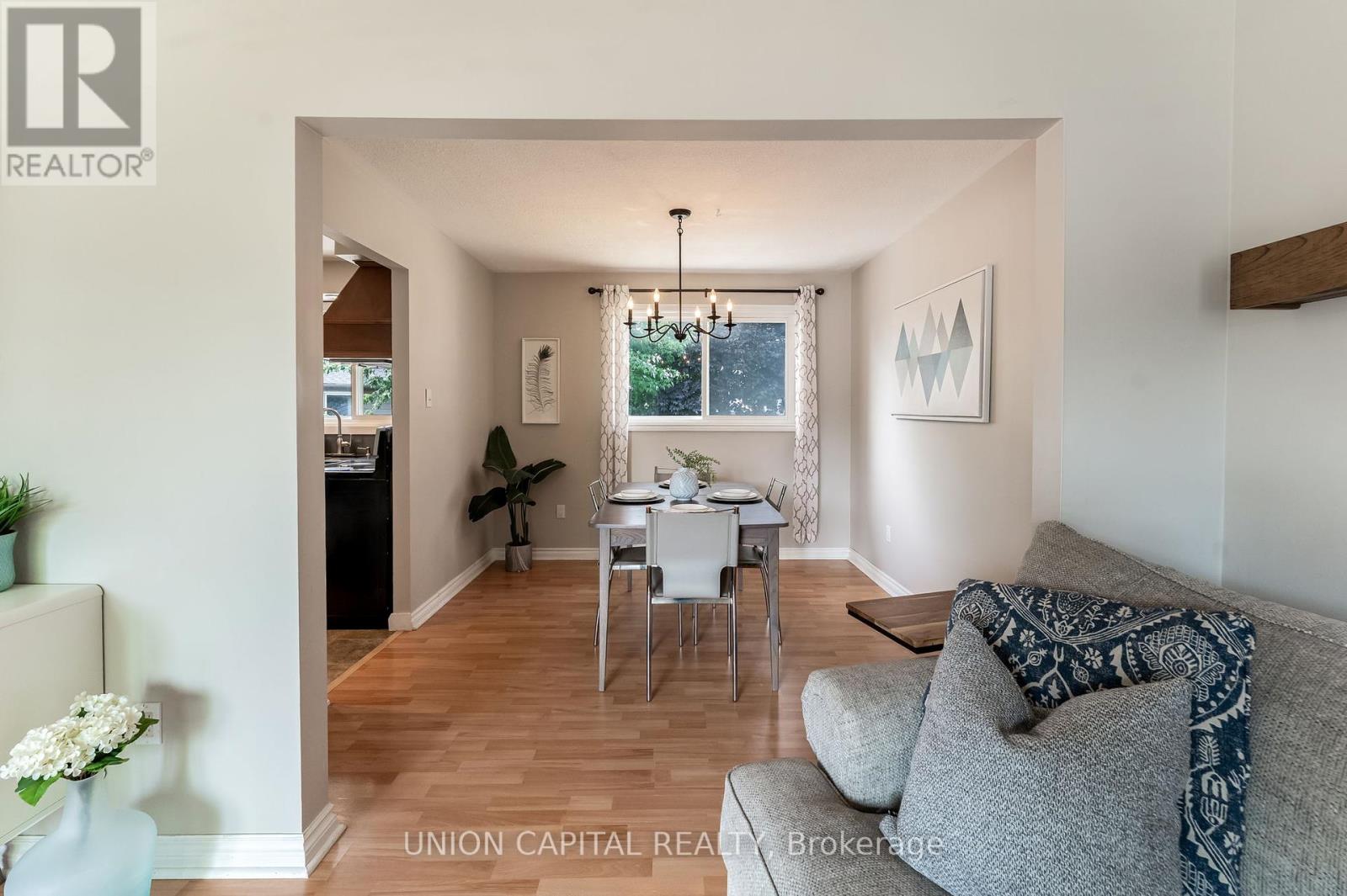 Photo 23 of 93 Booth Drive, Whitchurchstouffville ON