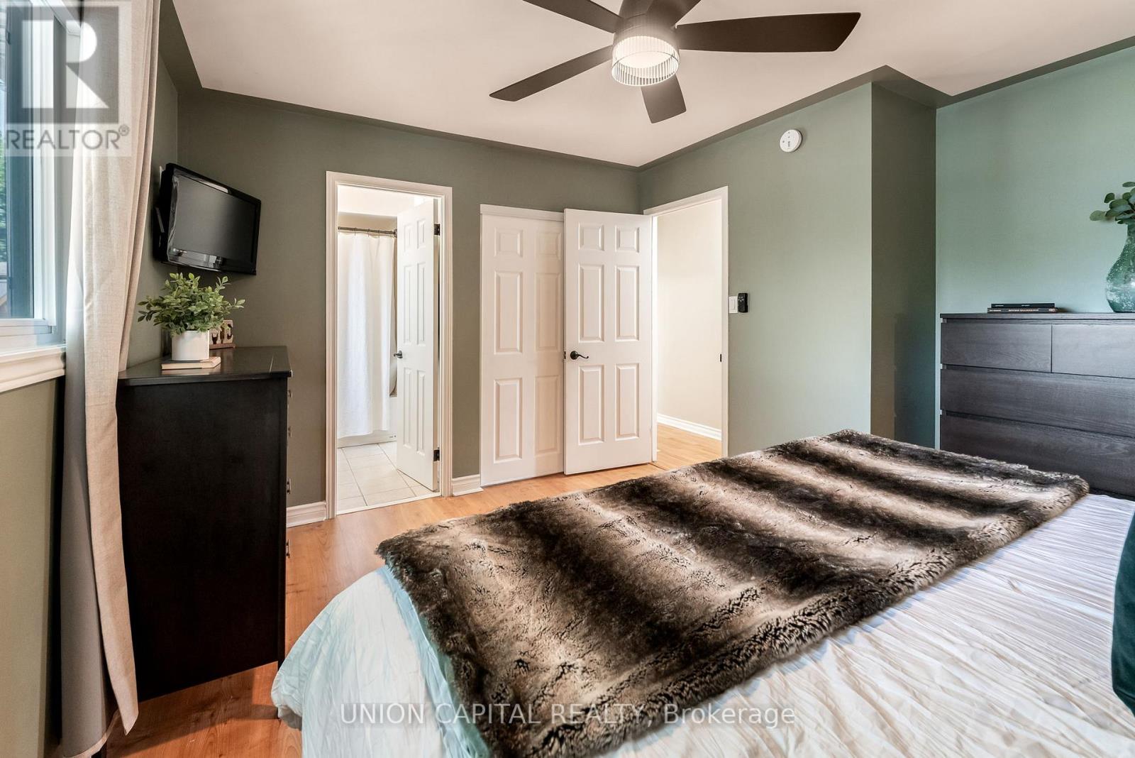 Photo 28 of 93 Booth Drive, Whitchurchstouffville ON