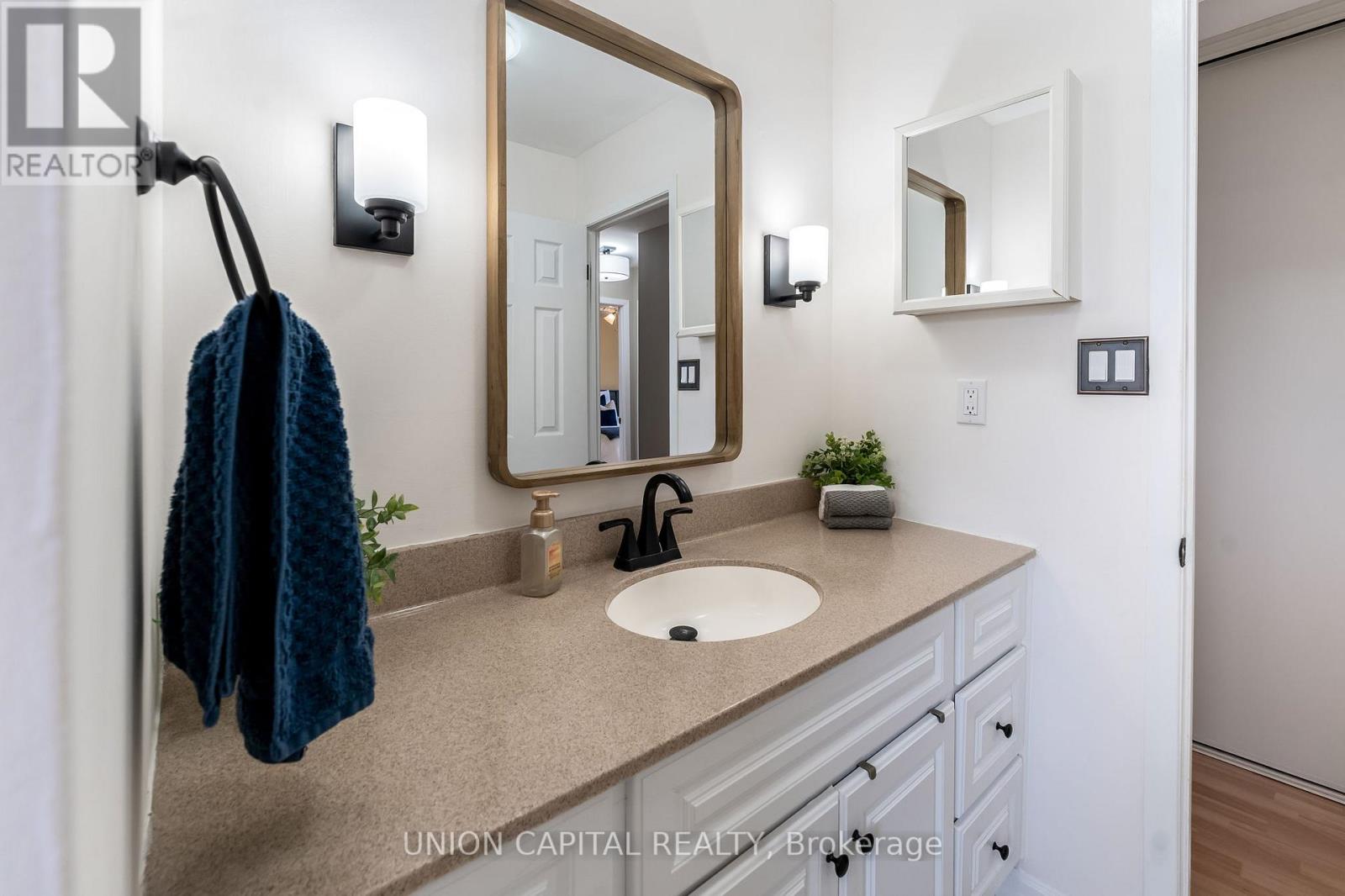 Photo 34 of 93 Booth Drive, Whitchurchstouffville ON