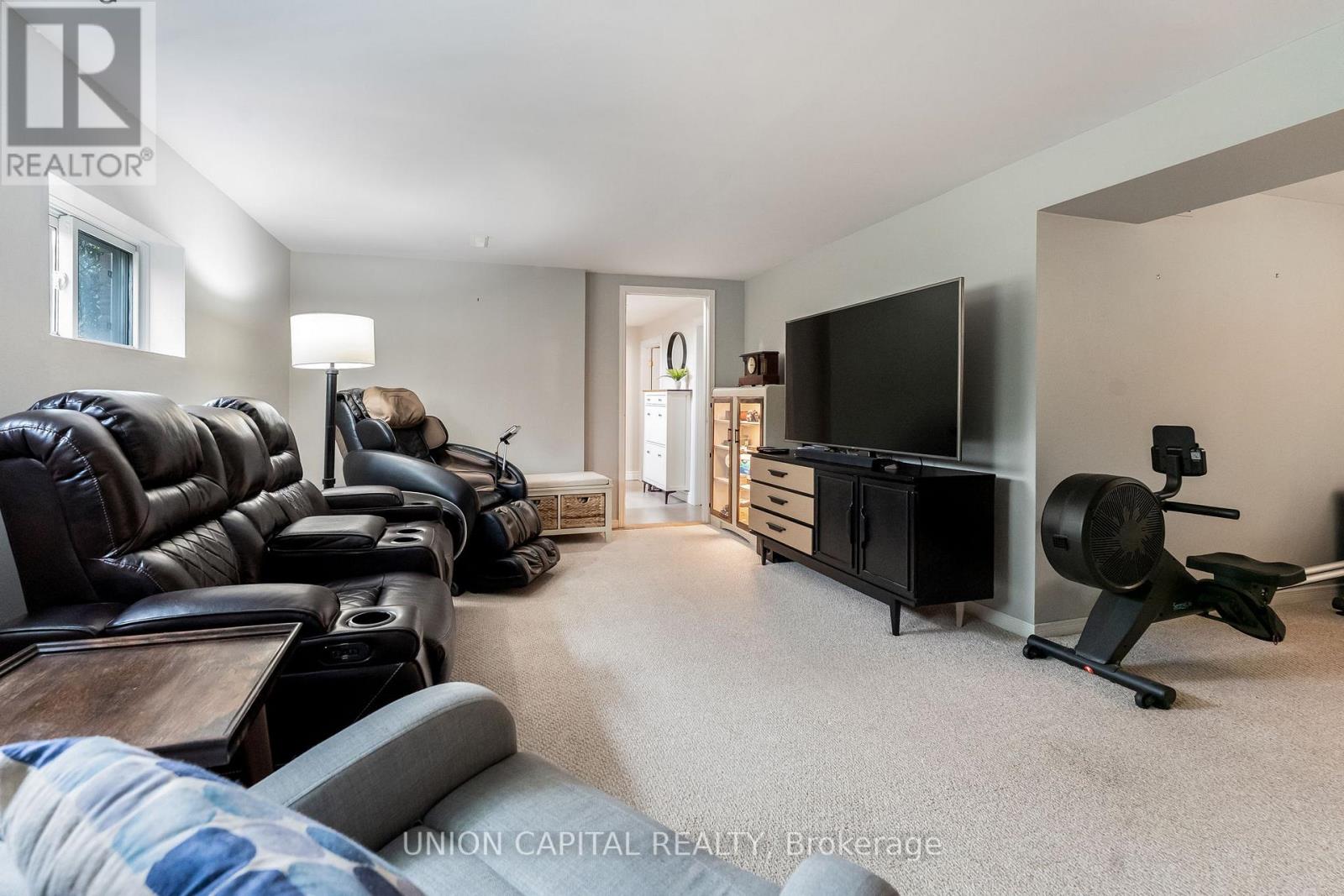 Photo 17 of 93 Booth Drive, Whitchurchstouffville ON