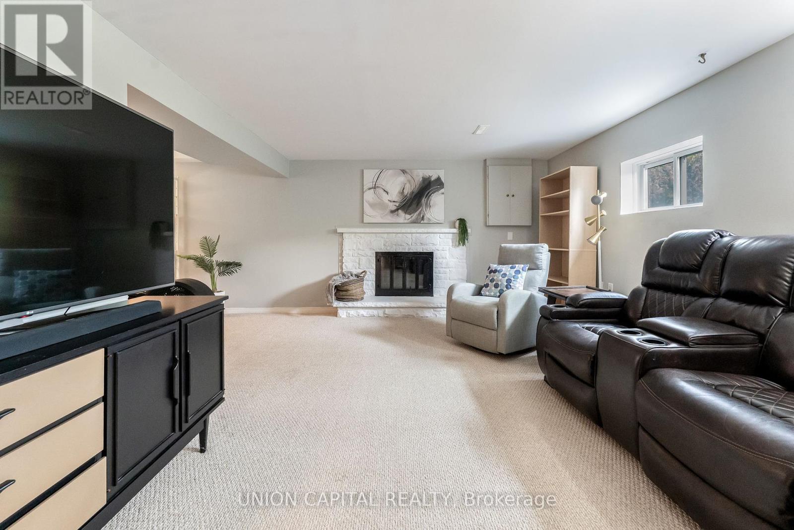 Photo 36 of 93 Booth Drive, Whitchurchstouffville ON