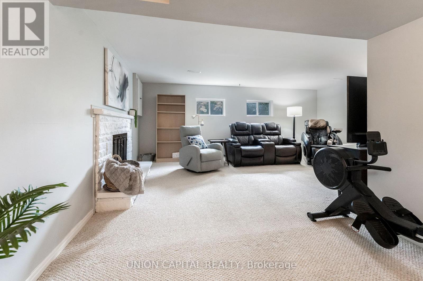 Photo 18 of 93 Booth Drive, Whitchurchstouffville ON