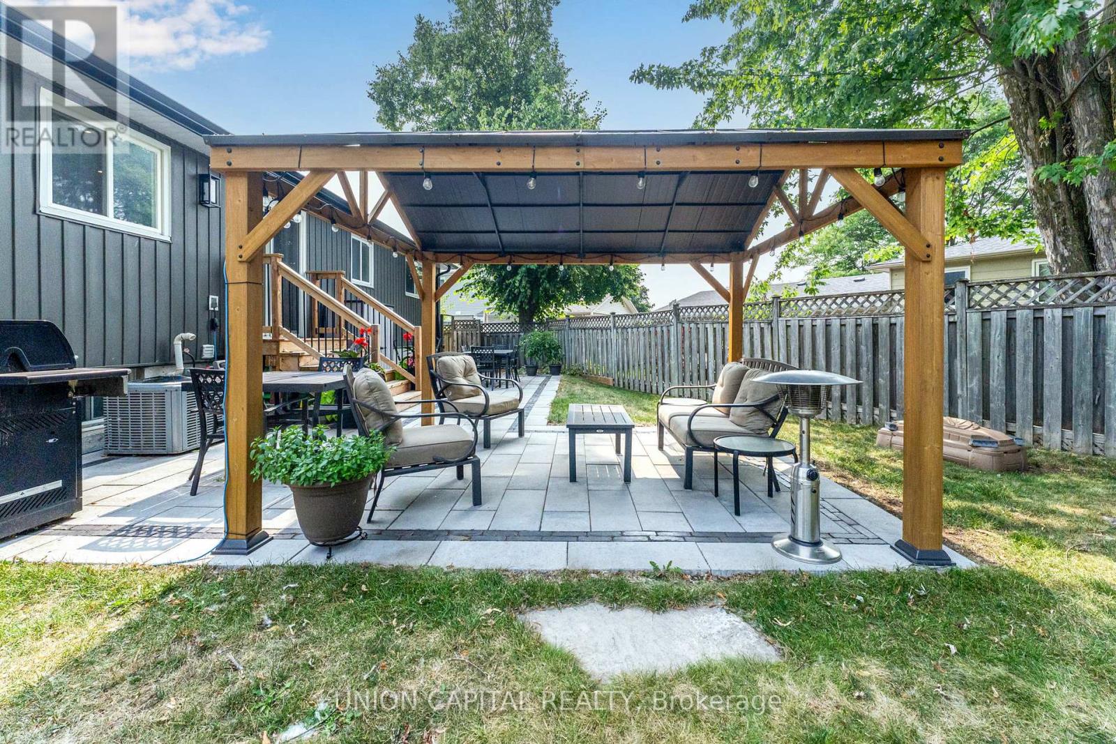 Photo 22 of 93 Booth Drive, Whitchurchstouffville ON