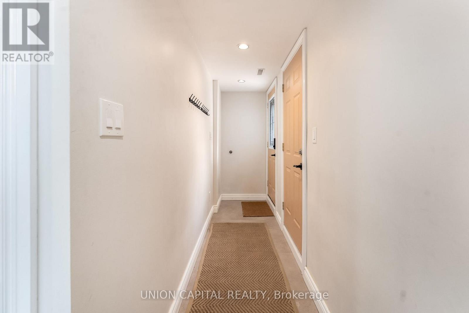 Photo 7 of 93 Booth Drive, Whitchurchstouffville ON