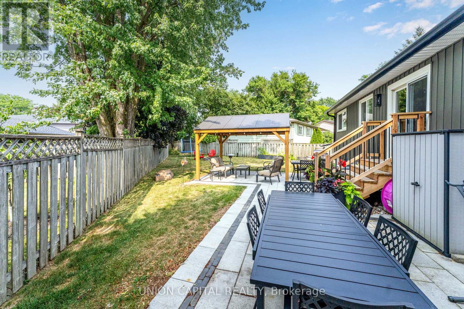 Photo 20 of 93 Booth Drive, Whitchurchstouffville ON