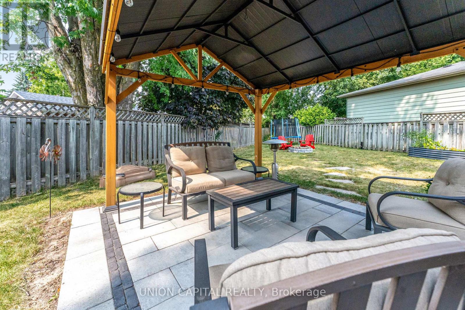 Photo 30 of 93 Booth Drive, Whitchurchstouffville ON