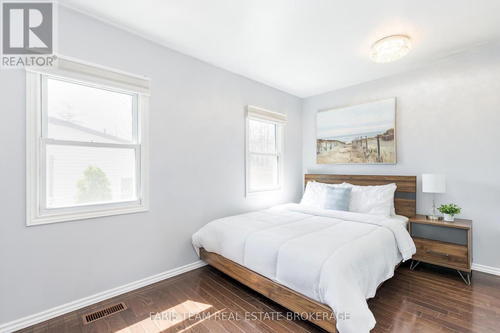 Photo 28 of 24 Old Mosley Street, Wasaga Beach ON