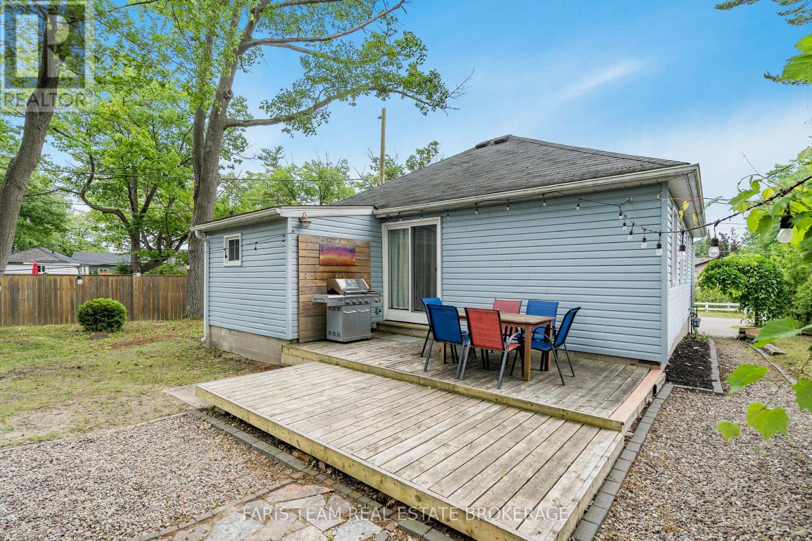 Photo 10 of 24 Old Mosley Street, Wasaga Beach ON