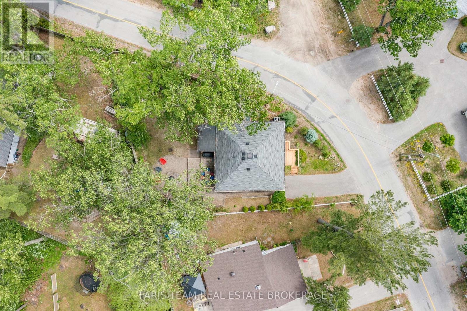 Photo 15 of 24 Old Mosley Street, Wasaga Beach ON