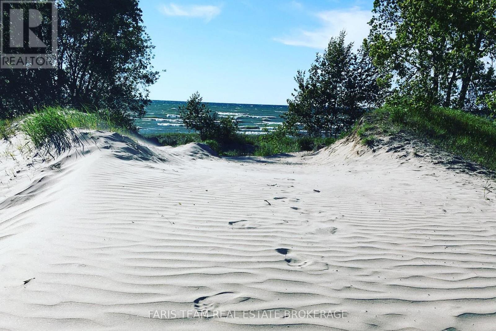 Photo 7 of 24 Old Mosley Street, Wasaga Beach ON