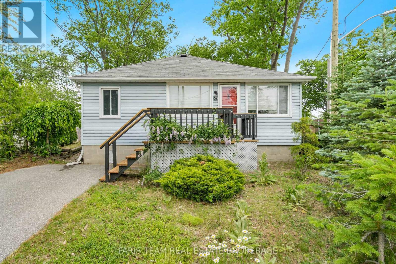 Photo 9 of 24 Old Mosley Street, Wasaga Beach ON