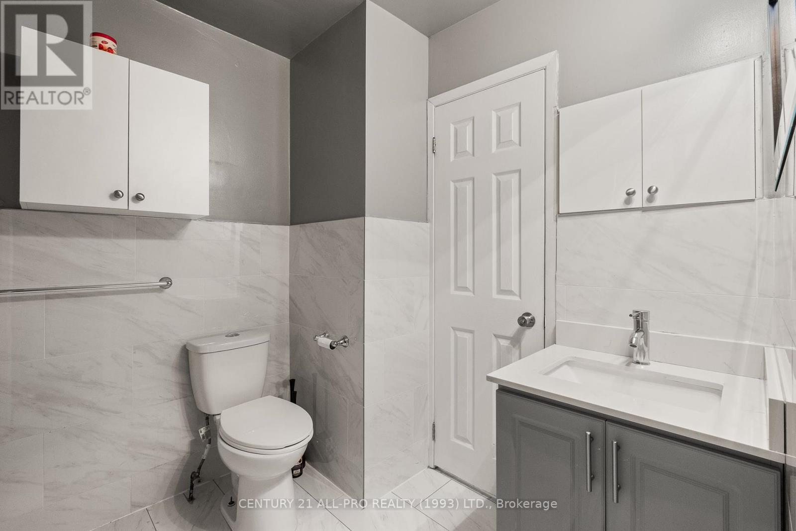 Photo 25 of 84 Goldsboro Road, Toronto ON