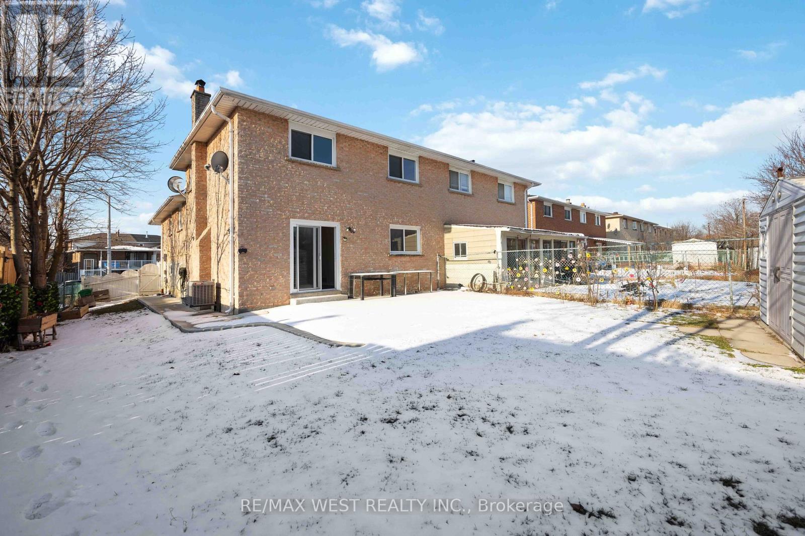 Photo 19 of 307 Royal Salisbury Way, Brampton ON