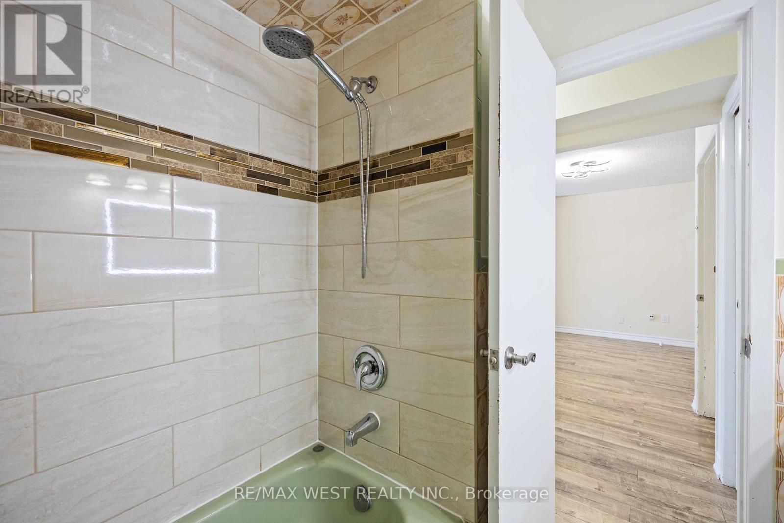 Photo 24 of 307 Royal Salisbury Way, Brampton ON
