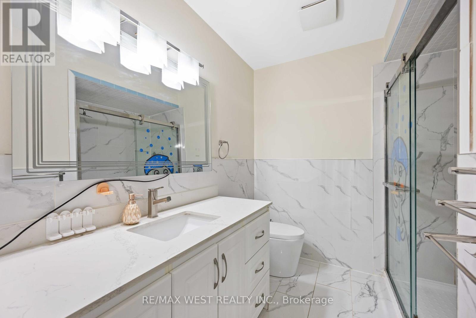 Photo 34 of 307 Royal Salisbury Way, Brampton ON