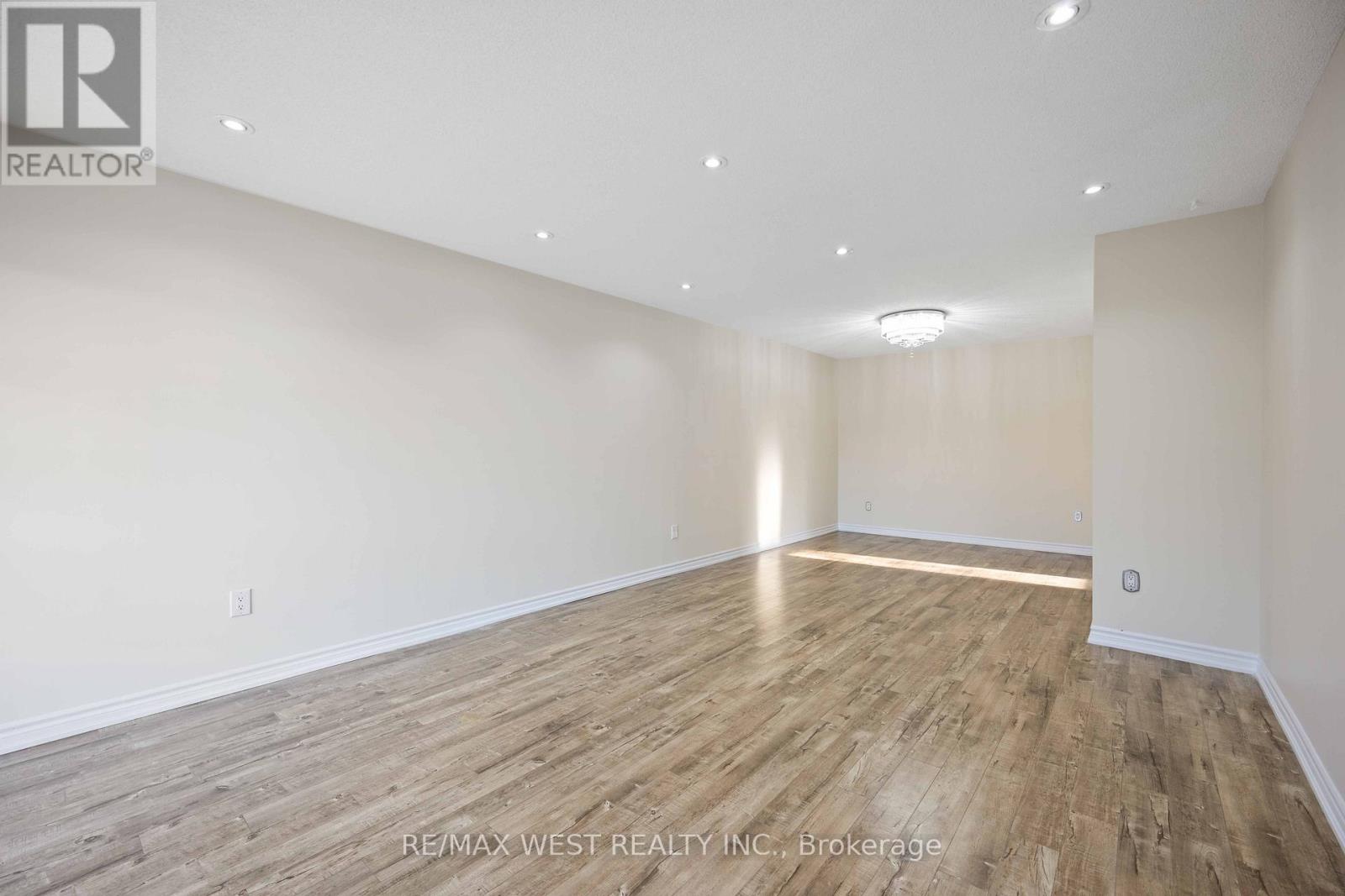 Photo 29 of 307 Royal Salisbury Way, Brampton ON