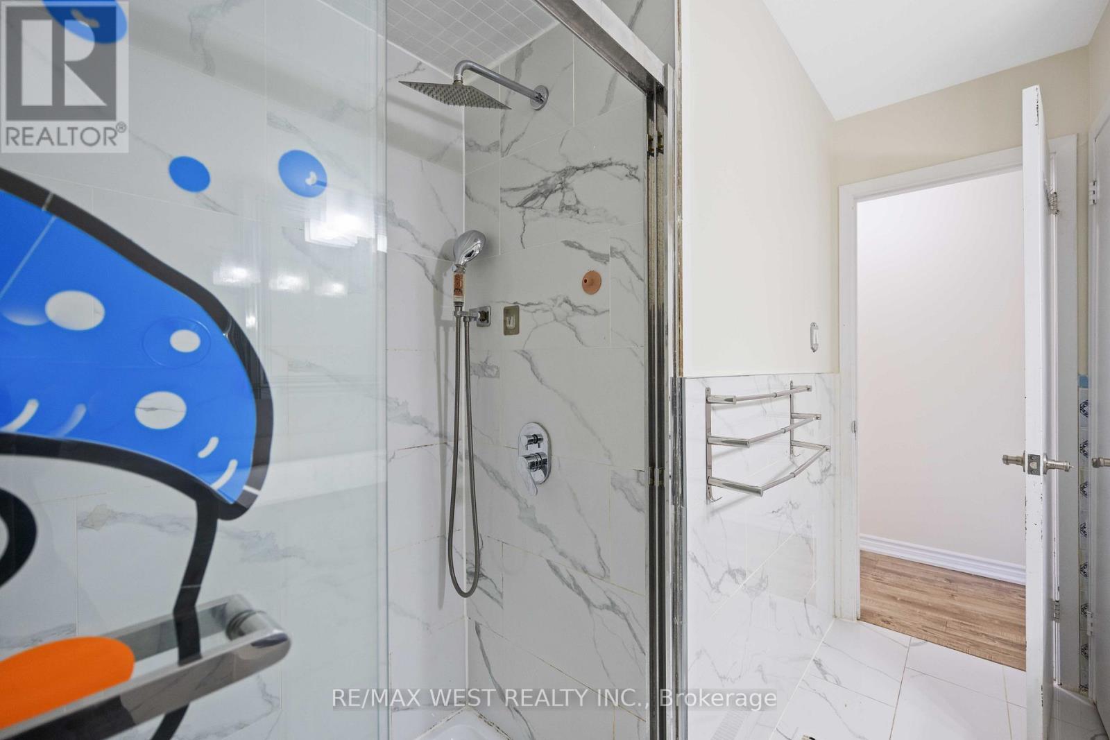 Photo 27 of 307 Royal Salisbury Way, Brampton ON