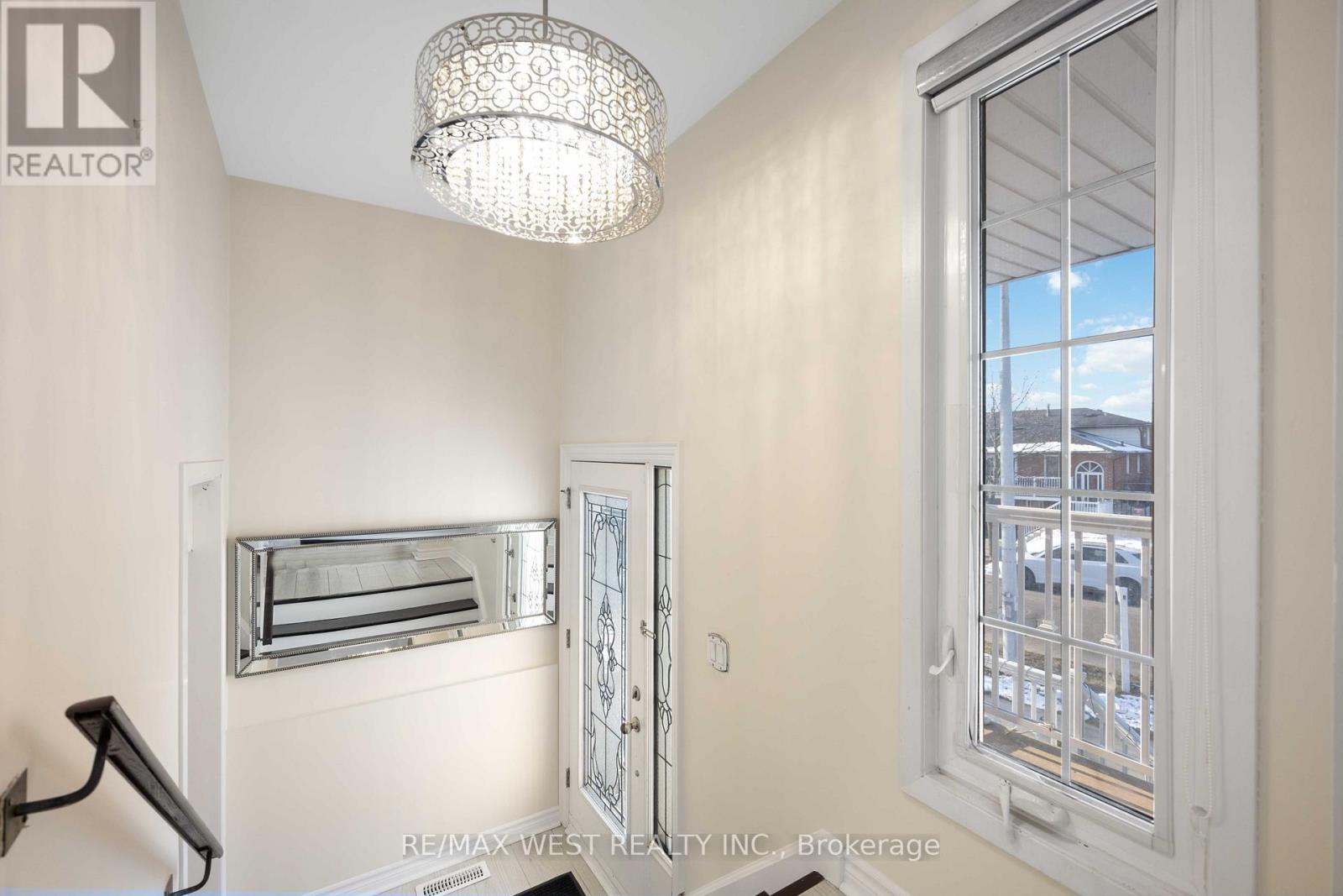 Photo 21 of 307 Royal Salisbury Way, Brampton ON