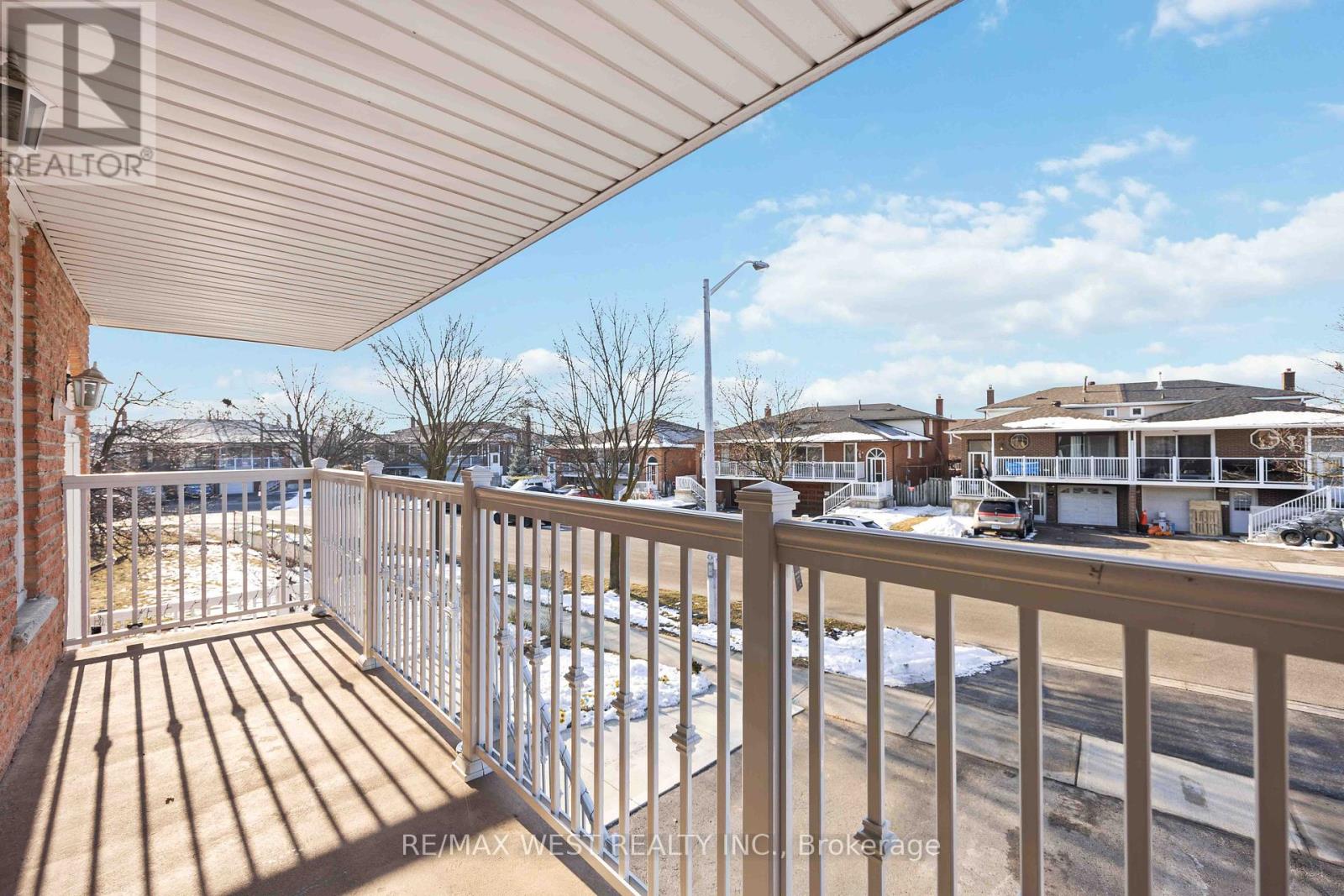 Photo 30 of 307 Royal Salisbury Way, Brampton ON