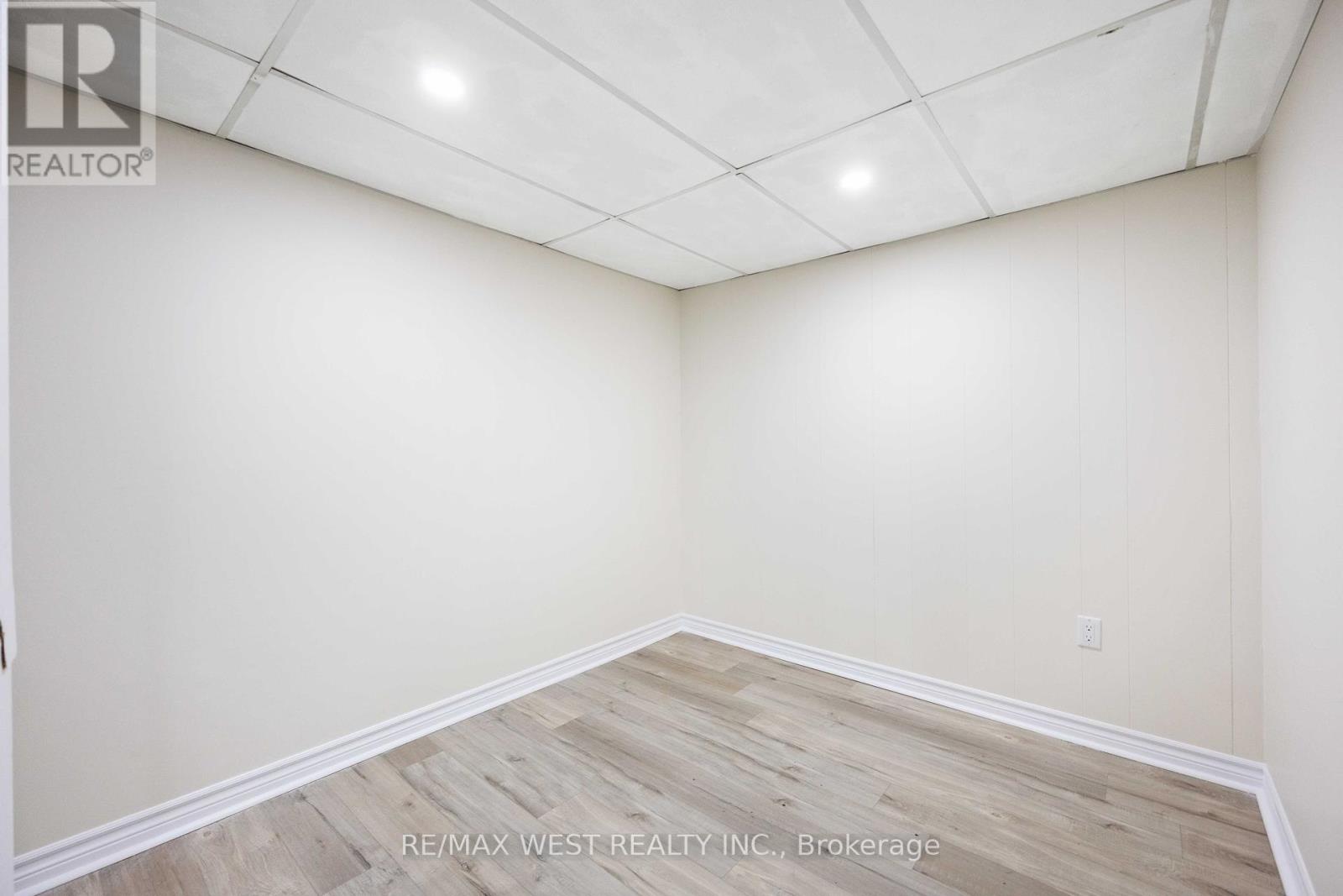 Photo 16 of 307 Royal Salisbury Way, Brampton ON