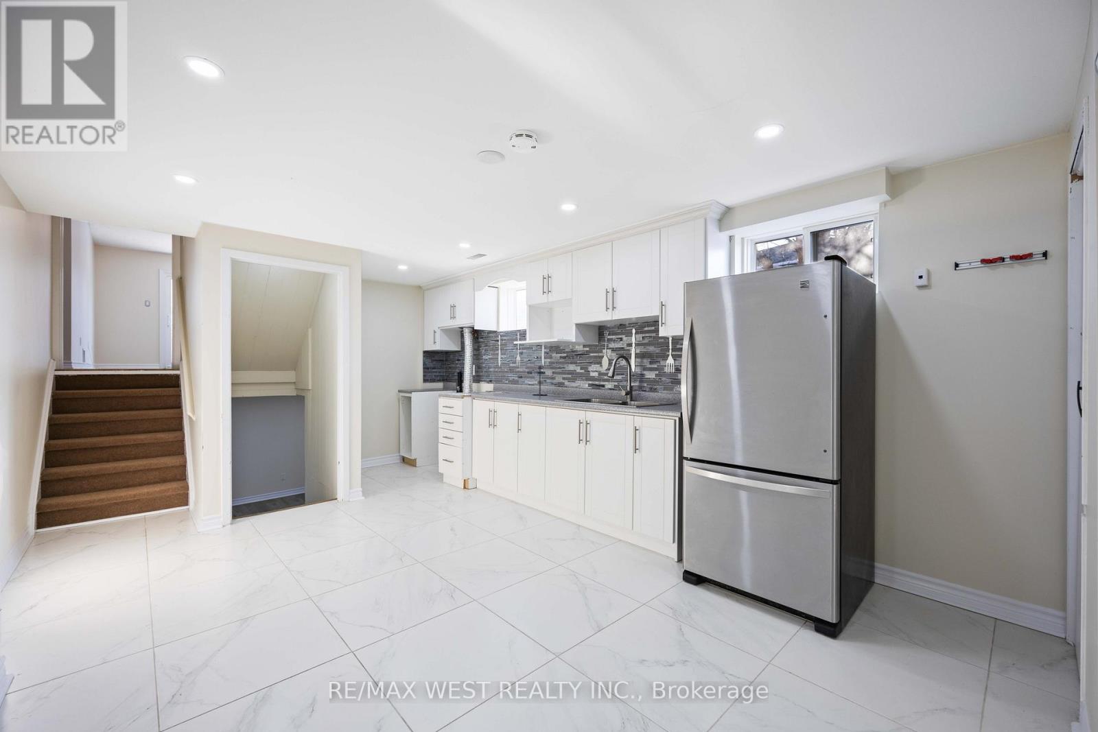 Photo 25 of 307 Royal Salisbury Way, Brampton ON