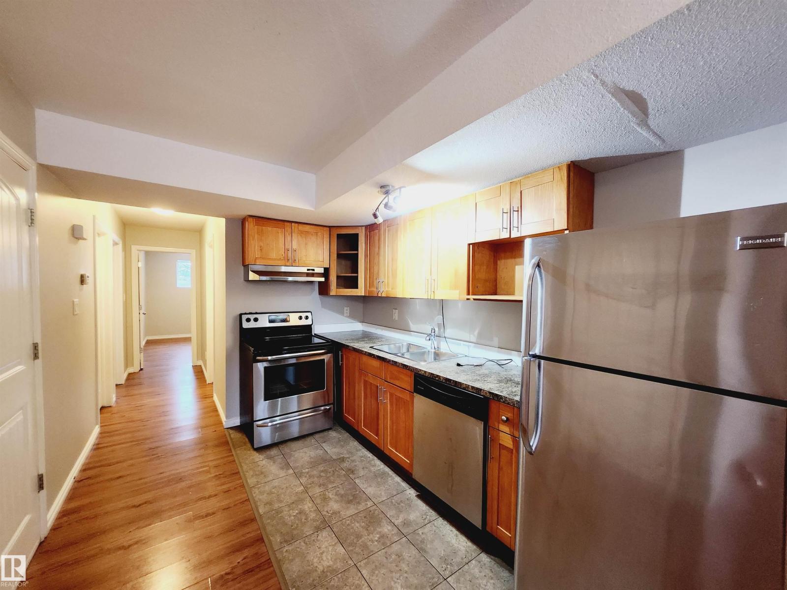 Photo 3 of 12124 122 St Nw, Edmonton AB