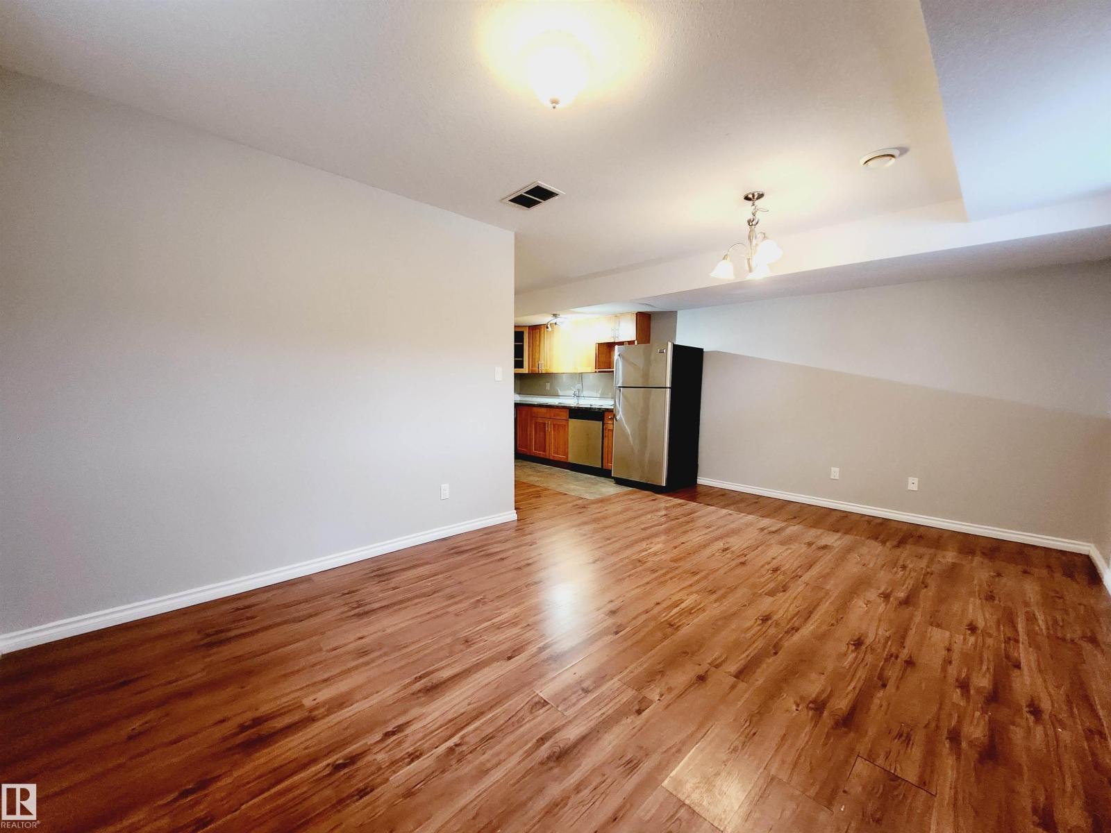 Photo 4 of 12124 122 St Nw, Edmonton AB