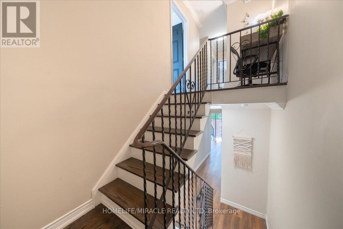 Photo 26 of 1548 Westminster Place, Burlington ON