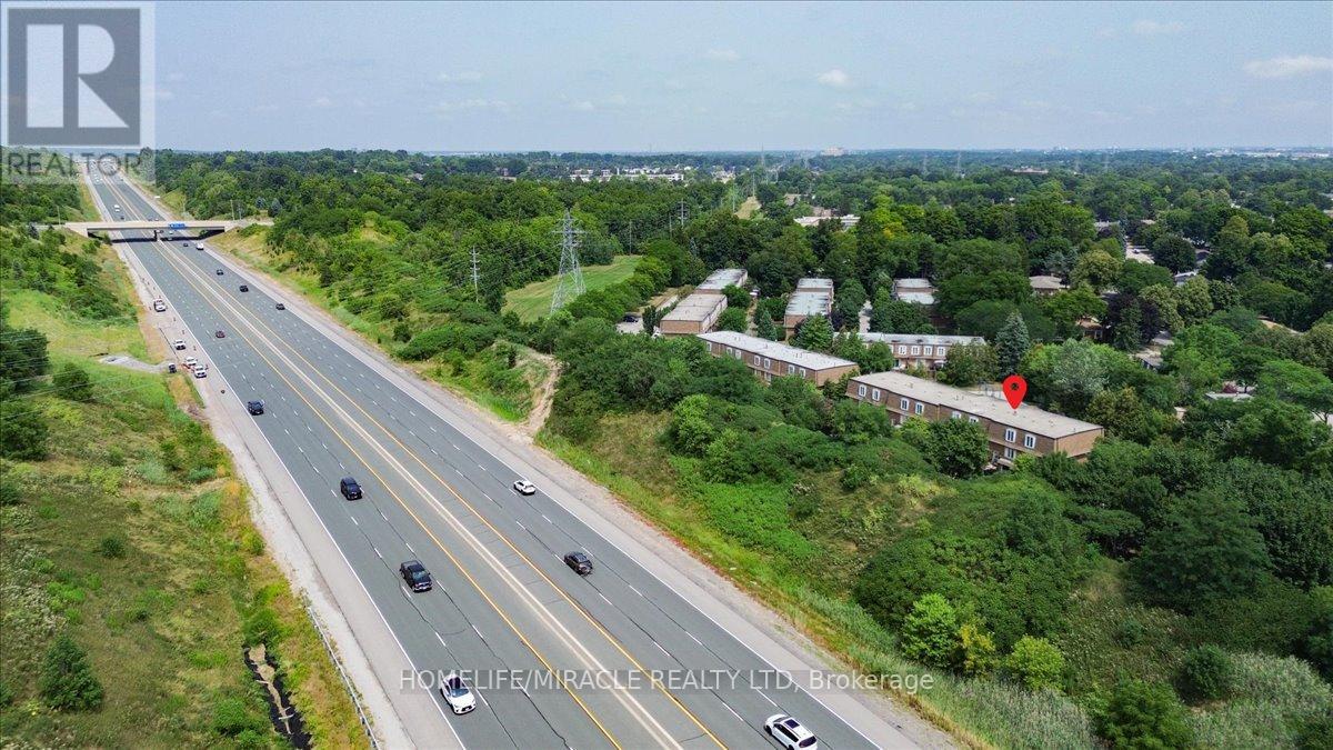 Photo 3 of 1548 Westminster Place, Burlington ON