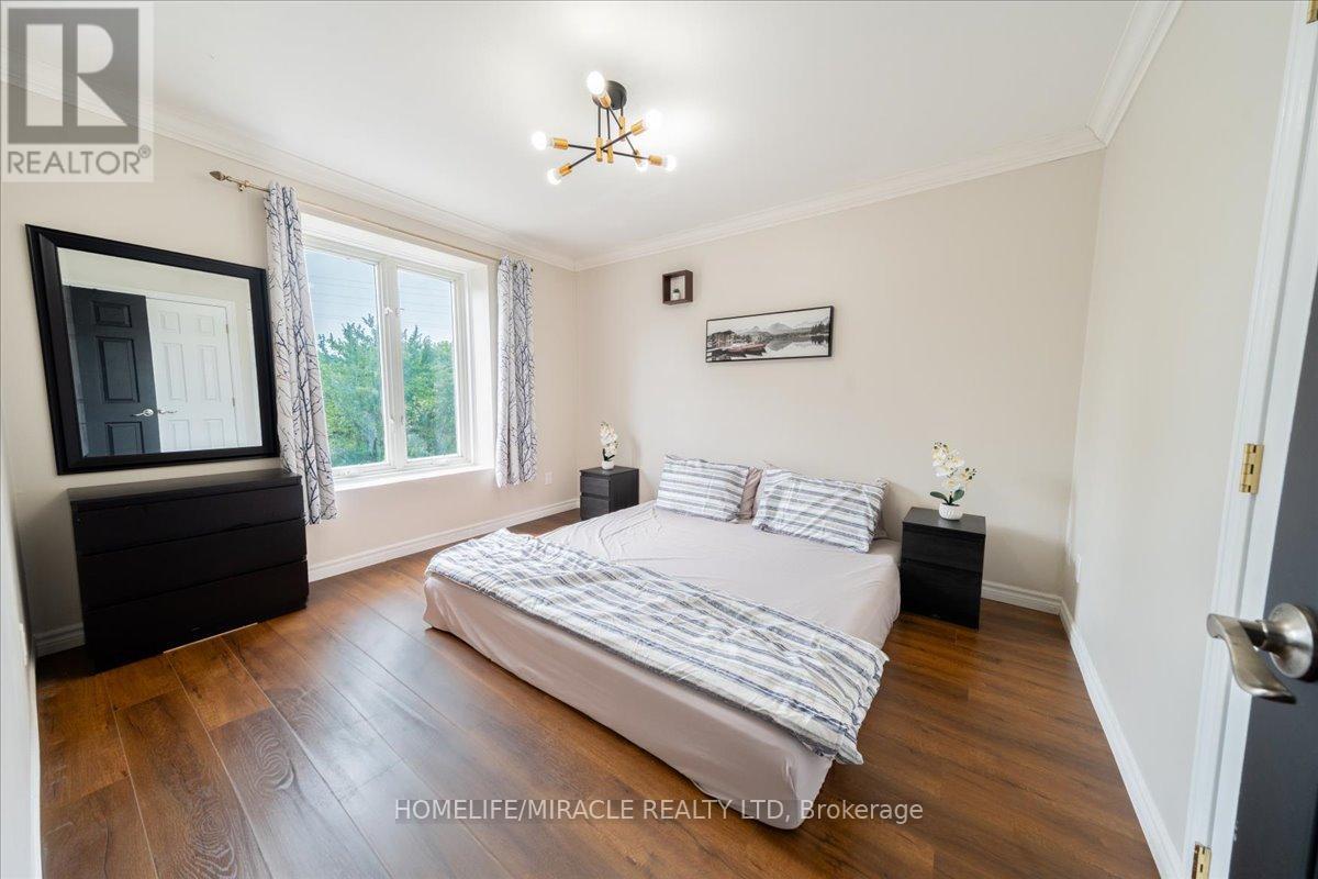 Photo 31 of 1548 Westminster Place, Burlington ON