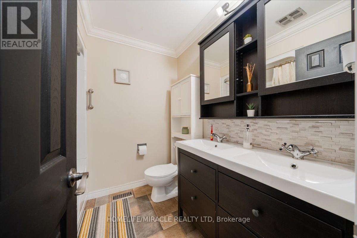 Photo 33 of 1548 Westminster Place, Burlington ON