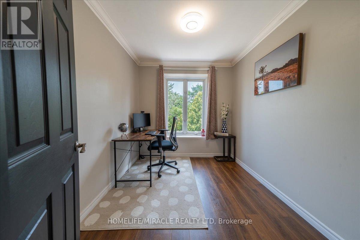 Photo 35 of 1548 Westminster Place, Burlington ON