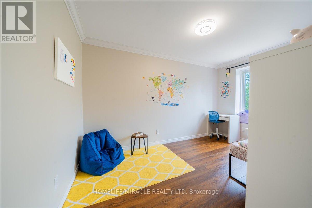 Photo 37 of 1548 Westminster Place, Burlington ON