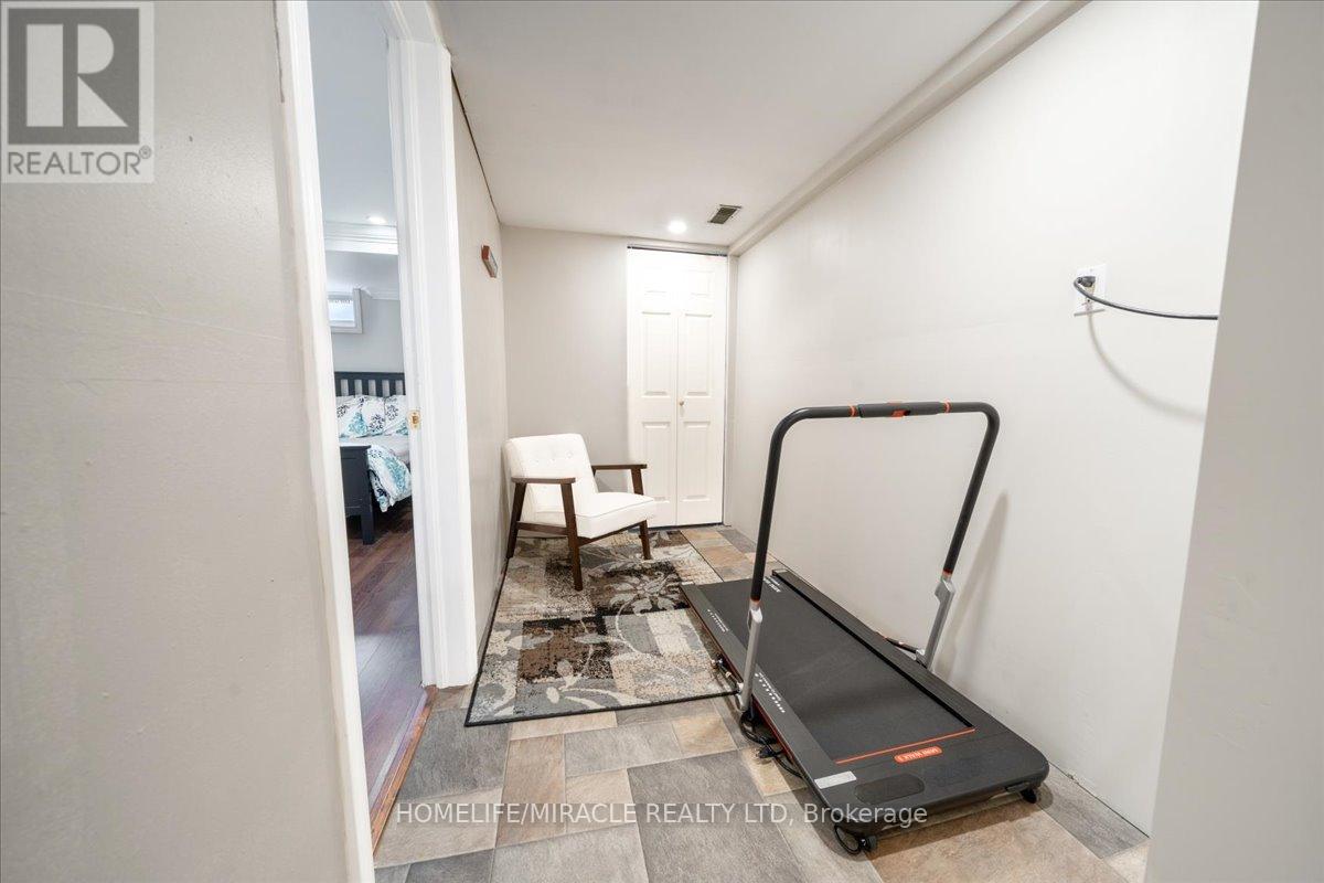 Photo 42 of 1548 Westminster Place, Burlington ON