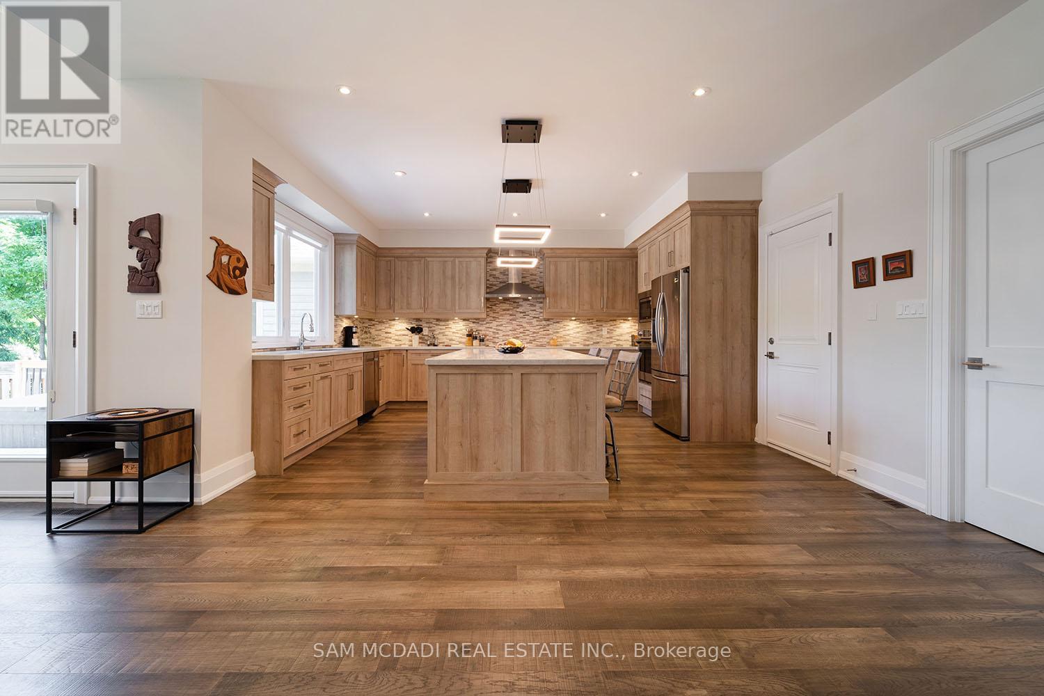 Photo 19 of 2163 Deyncourt Drive, Burlington ON