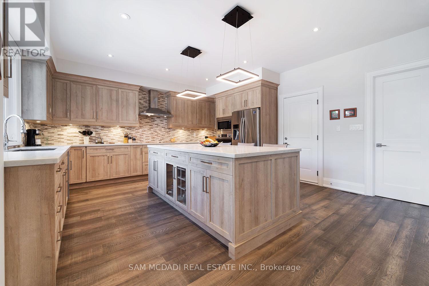Photo 3 of 2163 Deyncourt Drive, Burlington ON