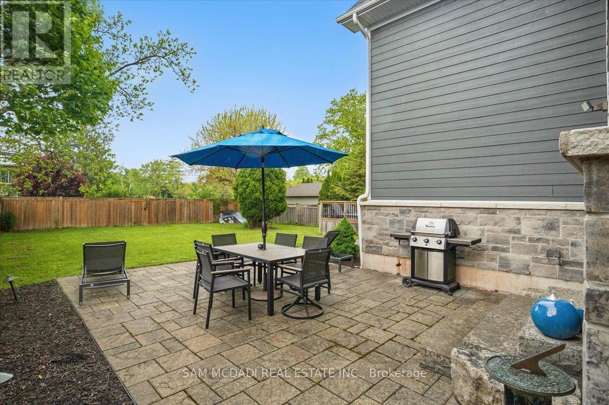 Photo 11 of 2163 Deyncourt Drive, Burlington ON