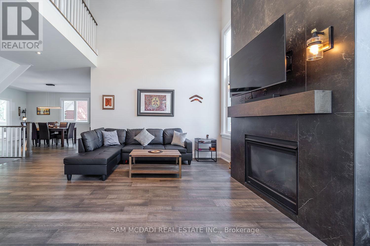 Photo 39 of 2163 Deyncourt Drive, Burlington ON