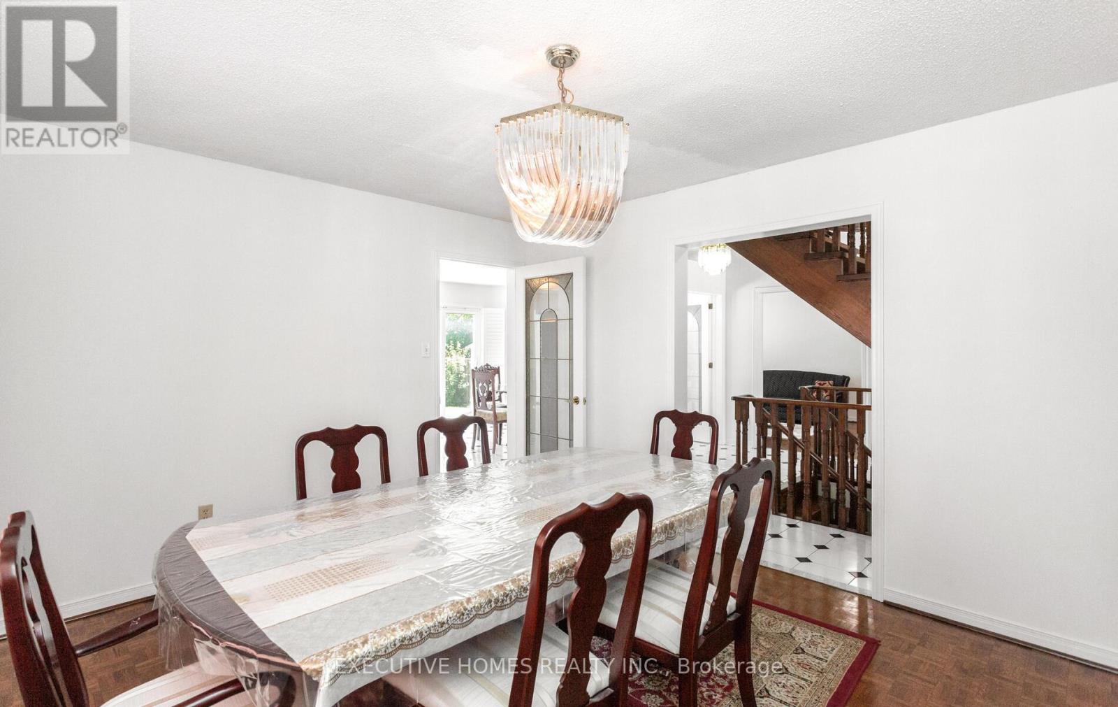 Photo 15 of 5489 Glen Erin Drive, Mississauga ON