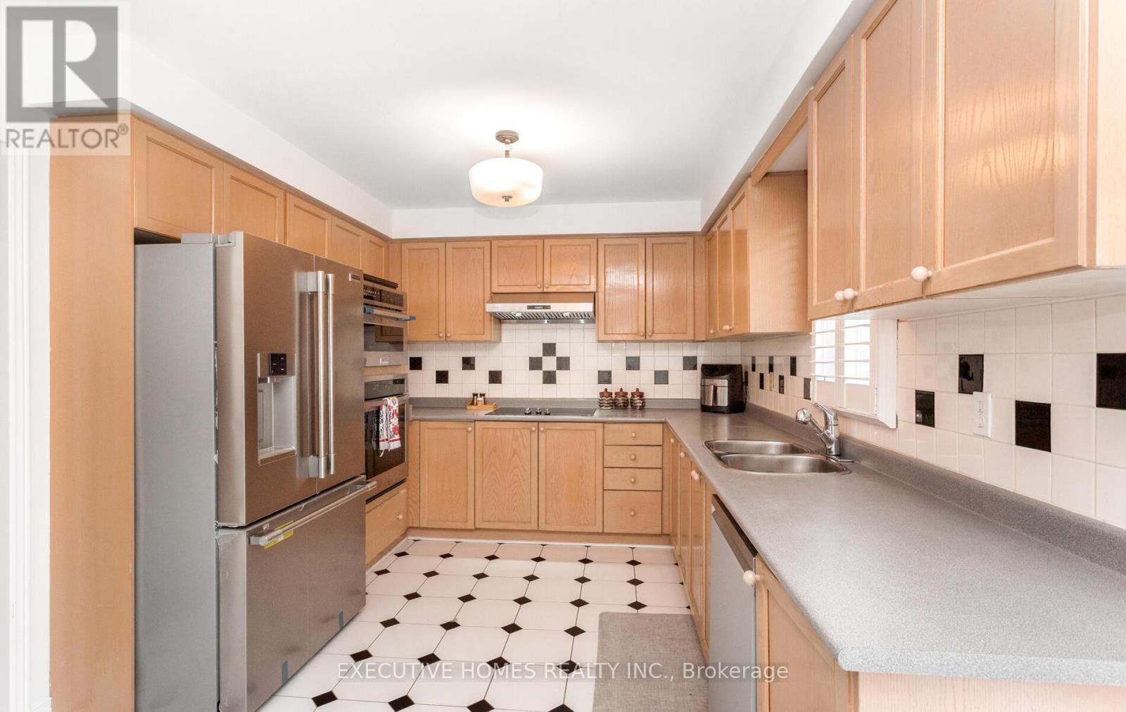 Photo 20 of 5489 Glen Erin Drive, Mississauga ON
