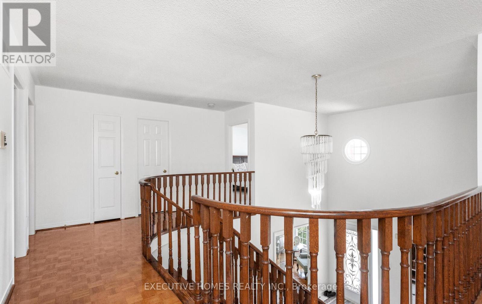 Photo 48 of 5489 Glen Erin Drive, Mississauga ON