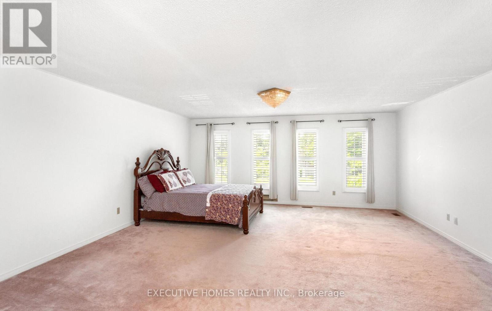 Photo 27 of 5489 Glen Erin Drive, Mississauga ON