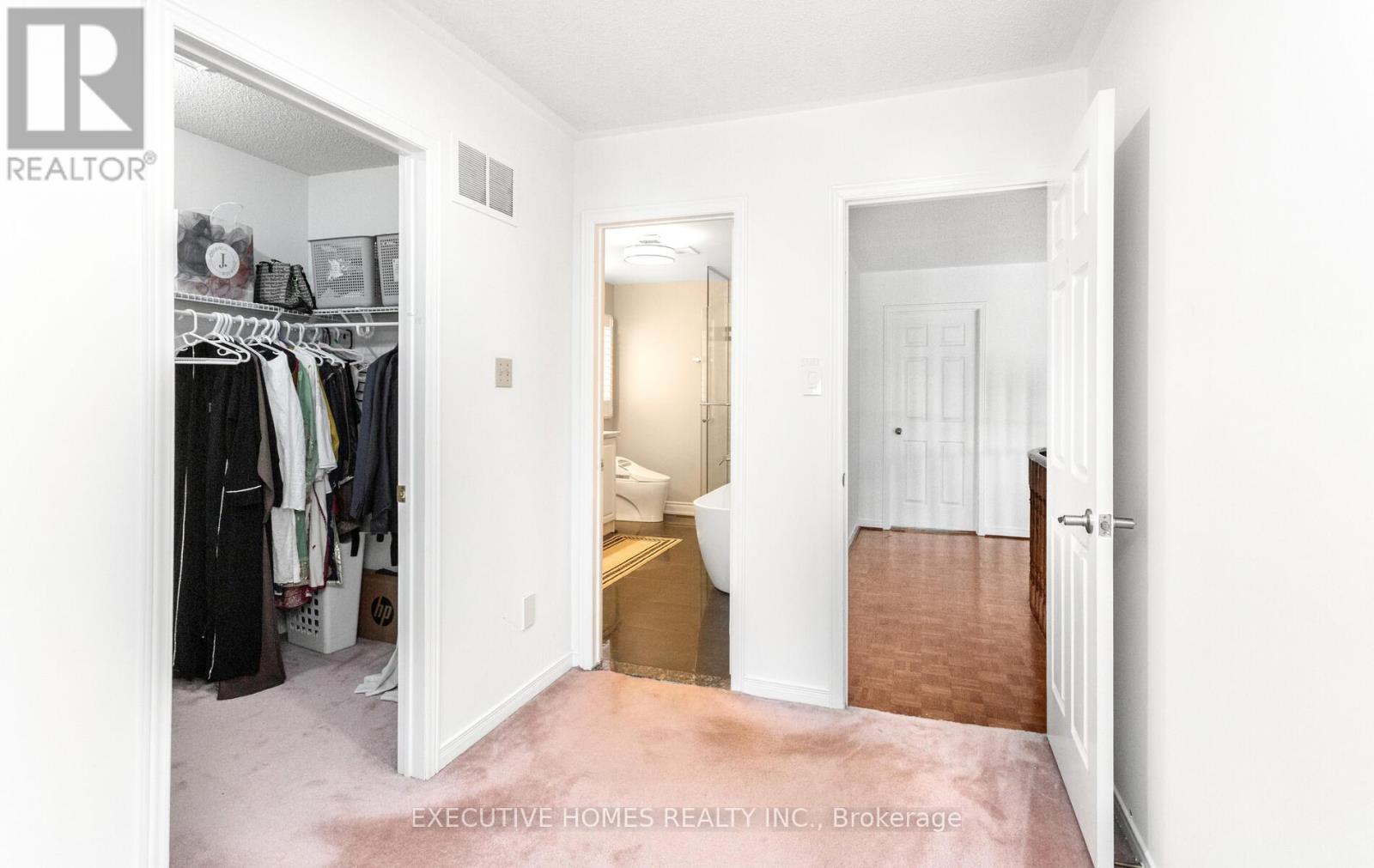 Photo 42 of 5489 Glen Erin Drive, Mississauga ON