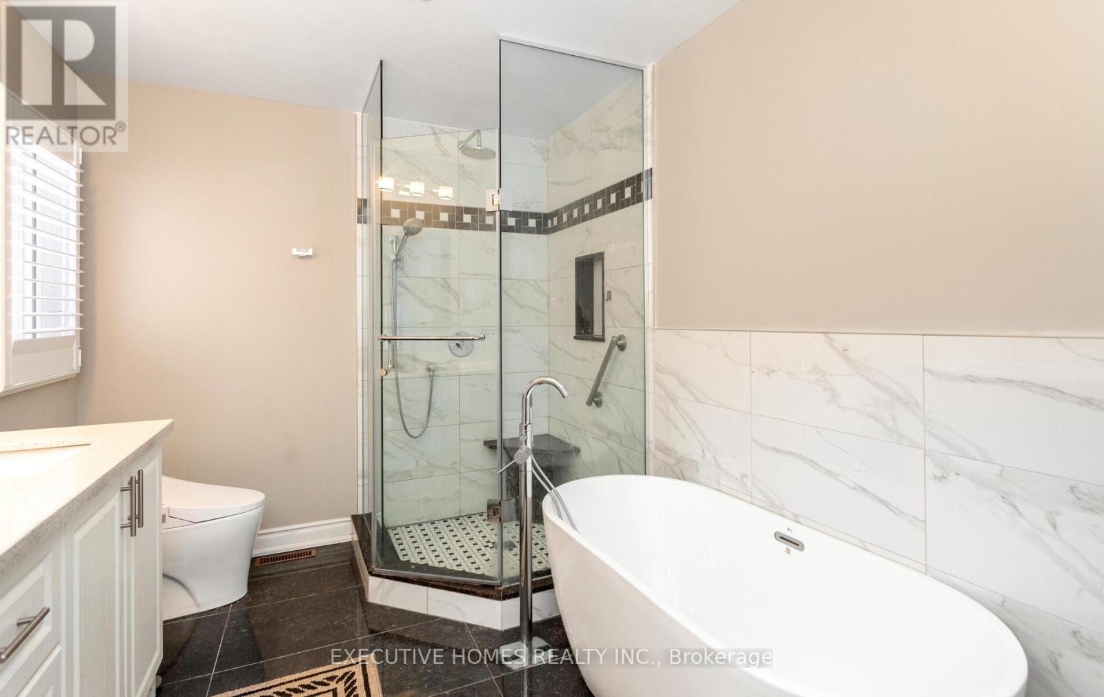 Photo 29 of 5489 Glen Erin Drive, Mississauga ON
