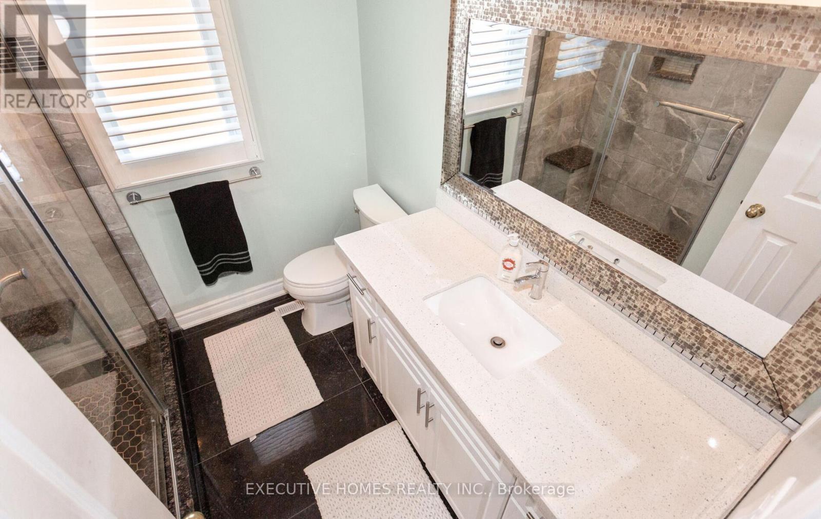 Photo 32 of 5489 Glen Erin Drive, Mississauga ON