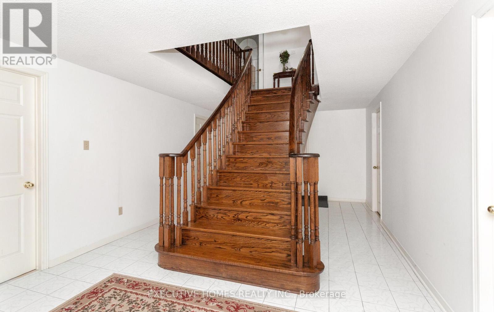 Photo 34 of 5489 Glen Erin Drive, Mississauga ON