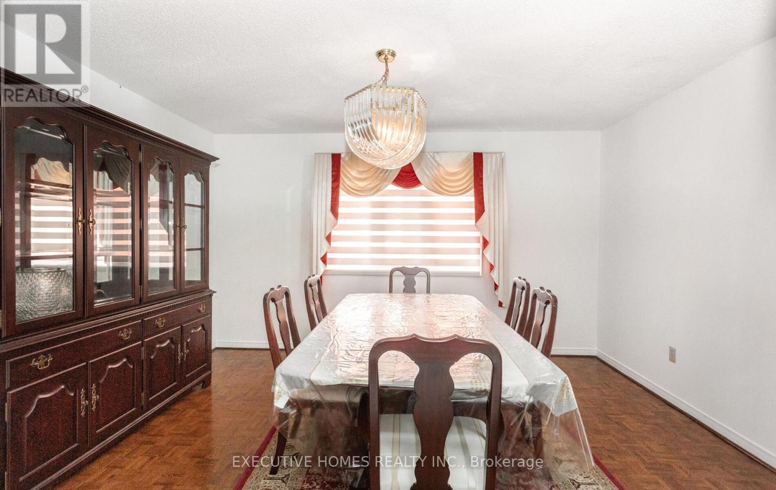 Photo 21 of 5489 Glen Erin Drive, Mississauga ON