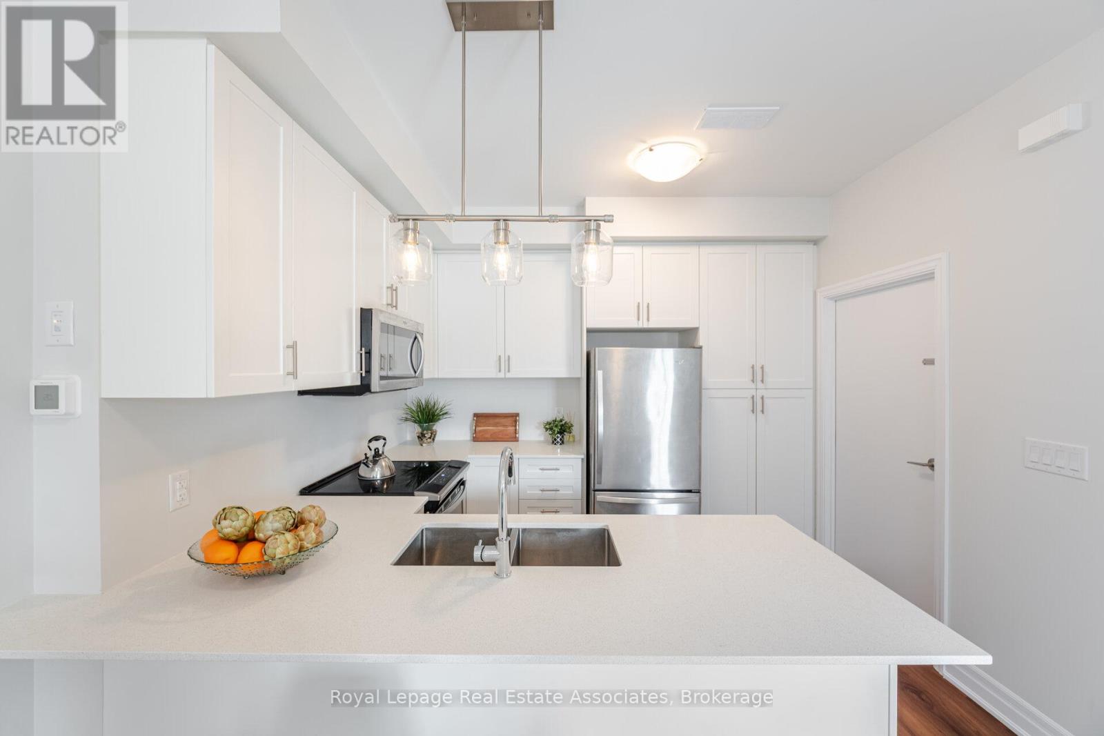 Photo 9 of 728 665 Cricklewood Drive, Mississauga ON