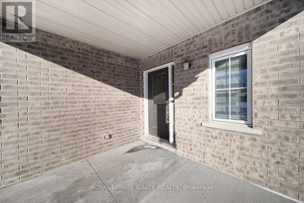 Photo 3 of 328 Julia Drive, Welland ON