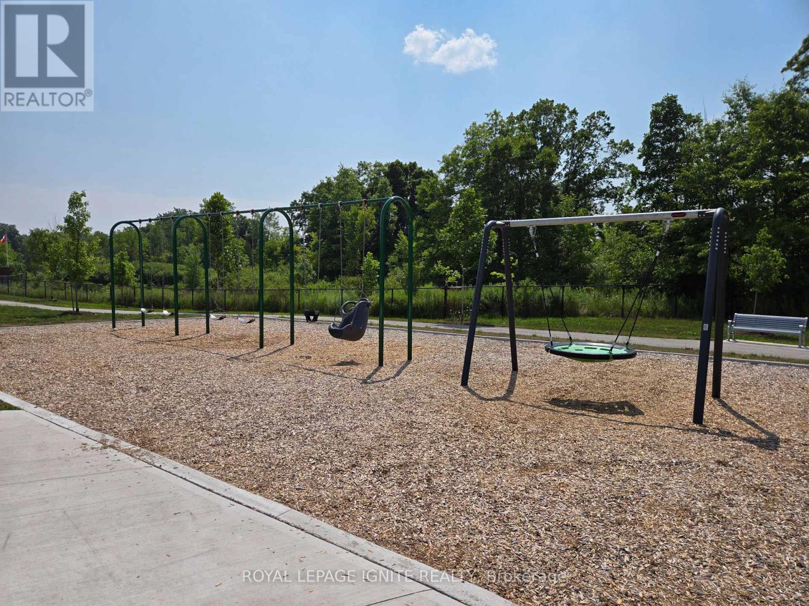 Photo 9 of 328 Julia Drive, Welland ON